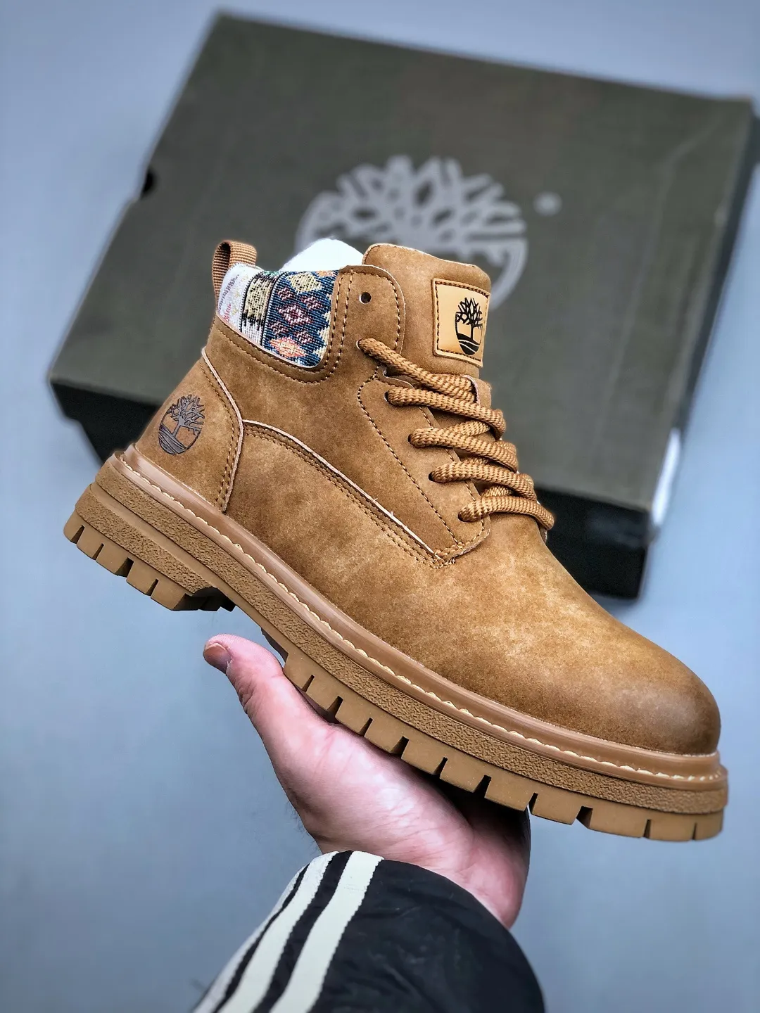 💰520 supports store G Timberland/Timberland classic style 25ss new mid-top classic re-engineering produced by Guangdong factory with new process upgrade autumn and winter new style original box original packaging The fabric is made of hand-grabbed cowhide imported from Italy🇮🇹 with anti-odor and anti-corrosion genuine leather latex insoles to give you a perfect wearing experience quality and durable, a must-have for sportsmen, specializes in not looking handsome, high-quality and first-class foot feel The full set of official website unified packaging, specially designed for cold protection and outdoor use this winter, suitable for daily matching. Size: 39 40 41 42 43 44